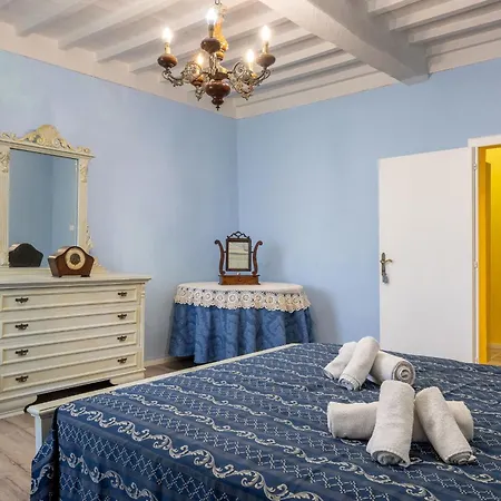 Il Cipresso, Casa Dei Nonni, * Cortona